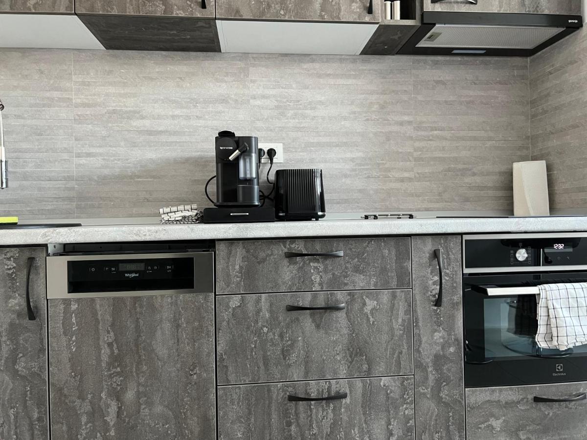 Stunning 2-room Penthouse With Lakeview W11 Apartamento