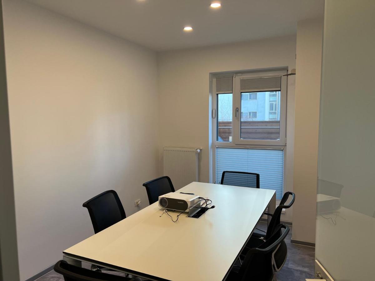 Stunning 2-room Penthouse With Lakeview W11 Apartamento *
